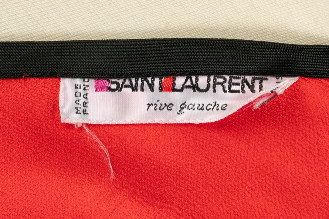 Foulard rouge Yves Saint Laurent
