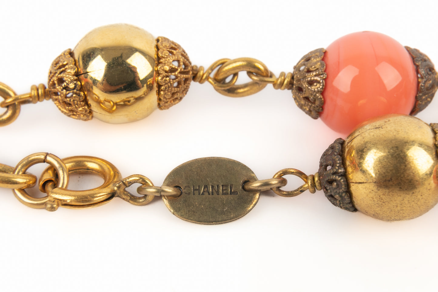 Collier de perles roses Chanel
