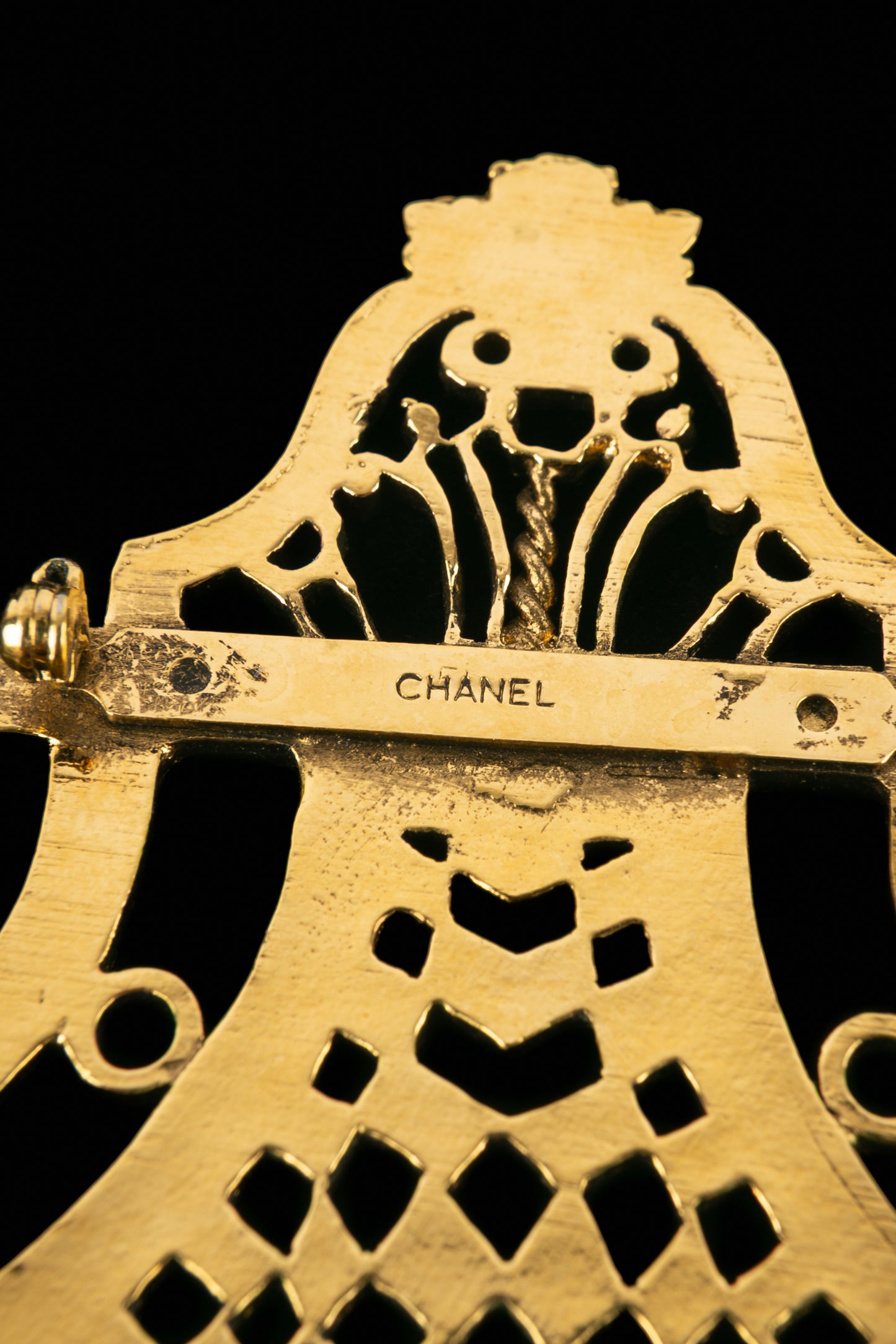 Broche "Heurtoir de porte" Chanel Hiver 1989
