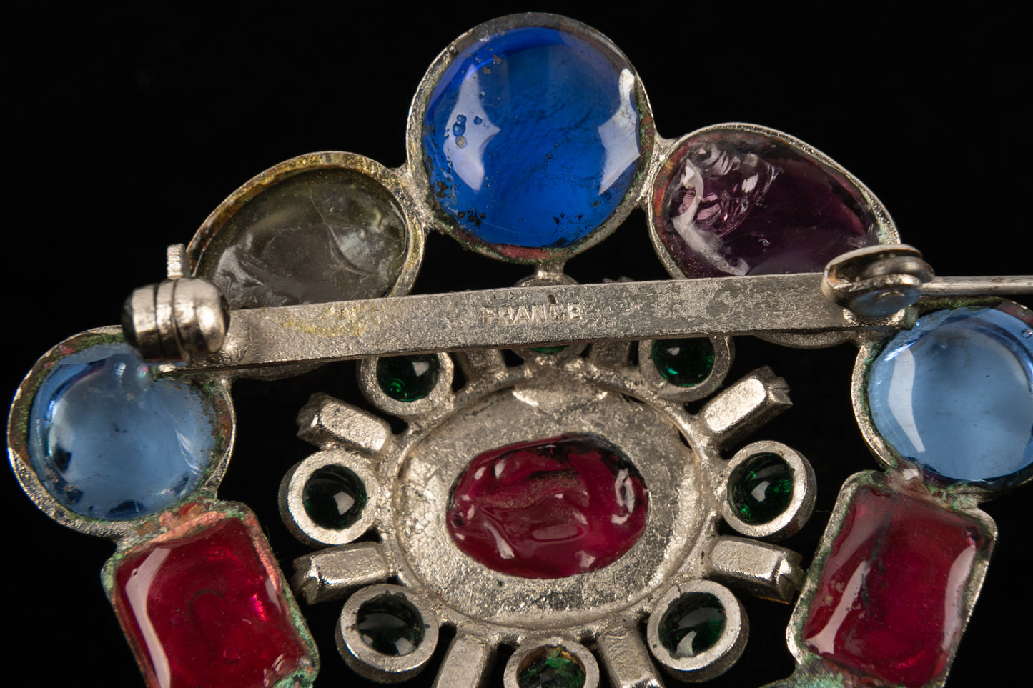 Broche en pâte de verre Chanel 1960's