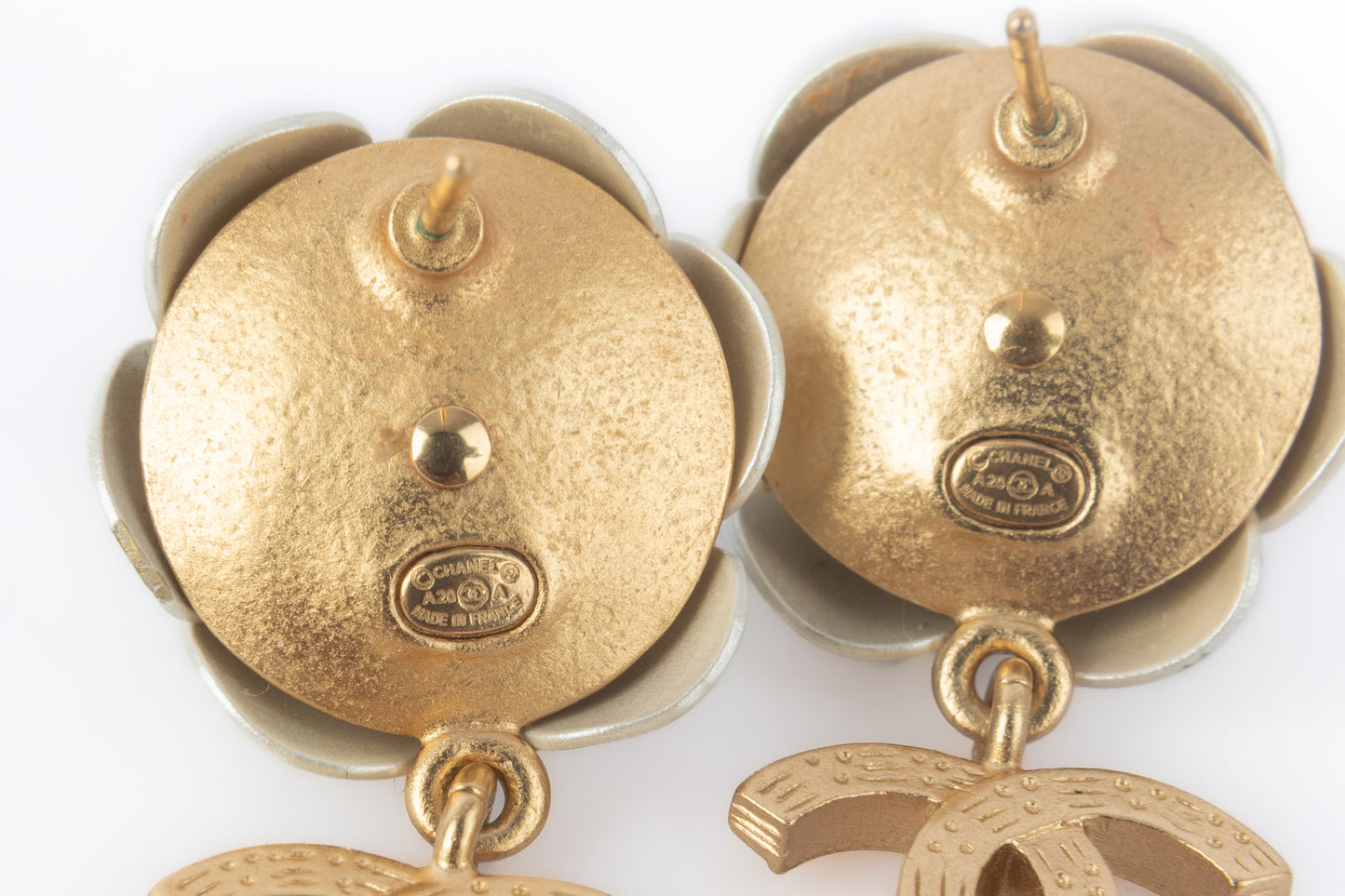 Boucles d'oreilles camélia Chanel 2020