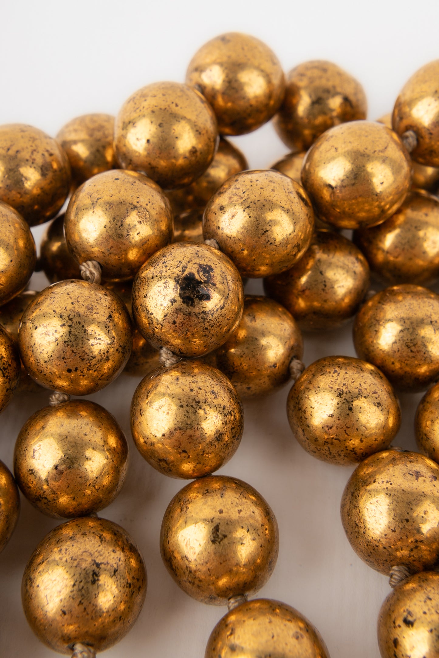 Collier de perles dorées Chanel