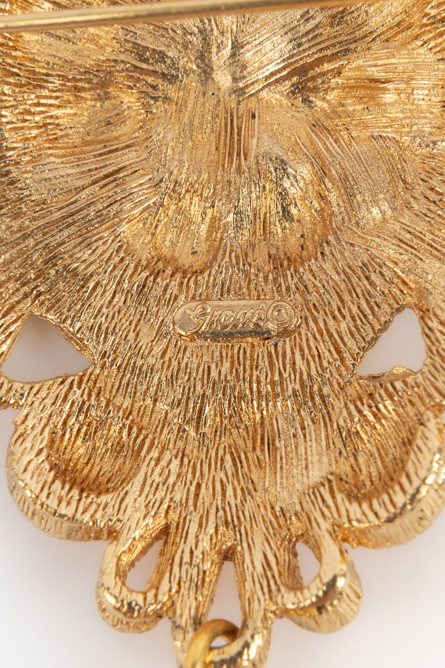 Broche Grossé