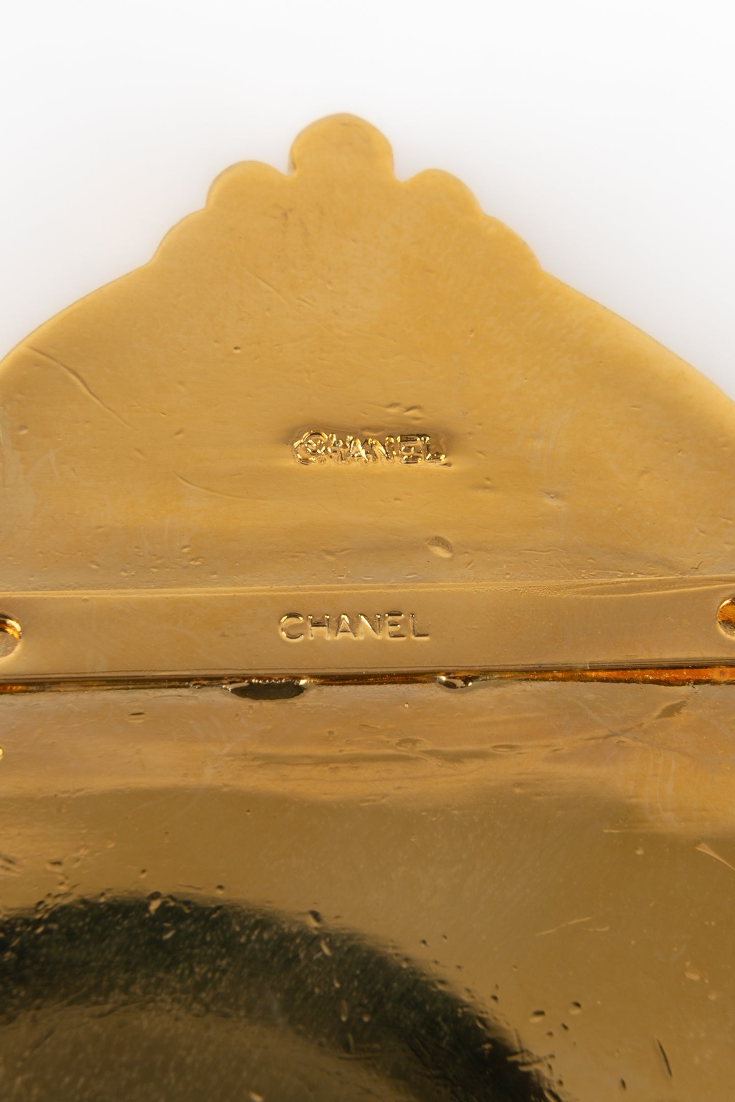 Broche camée Chanel 1988