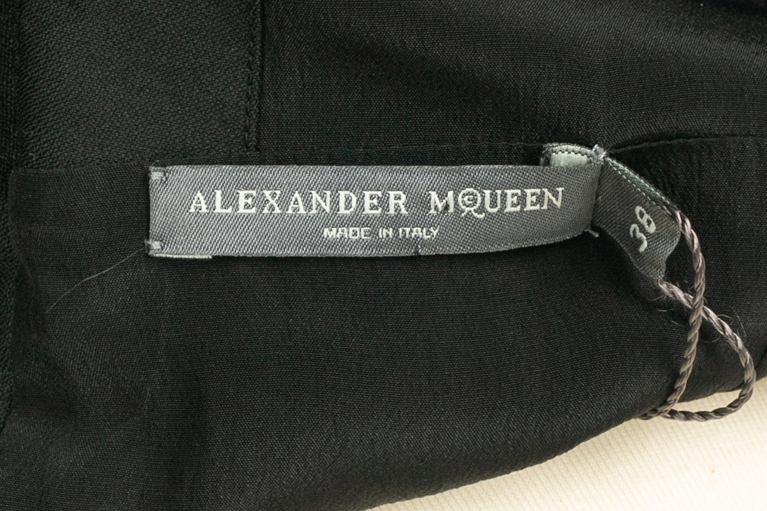 Robe Alexander McQueen Resort 2011