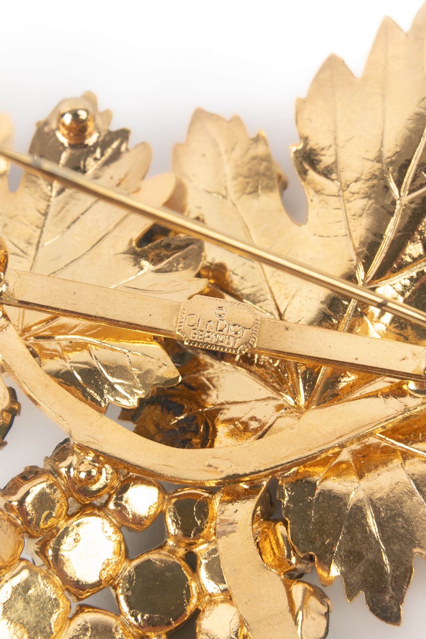 Broche "Raisin" Dior