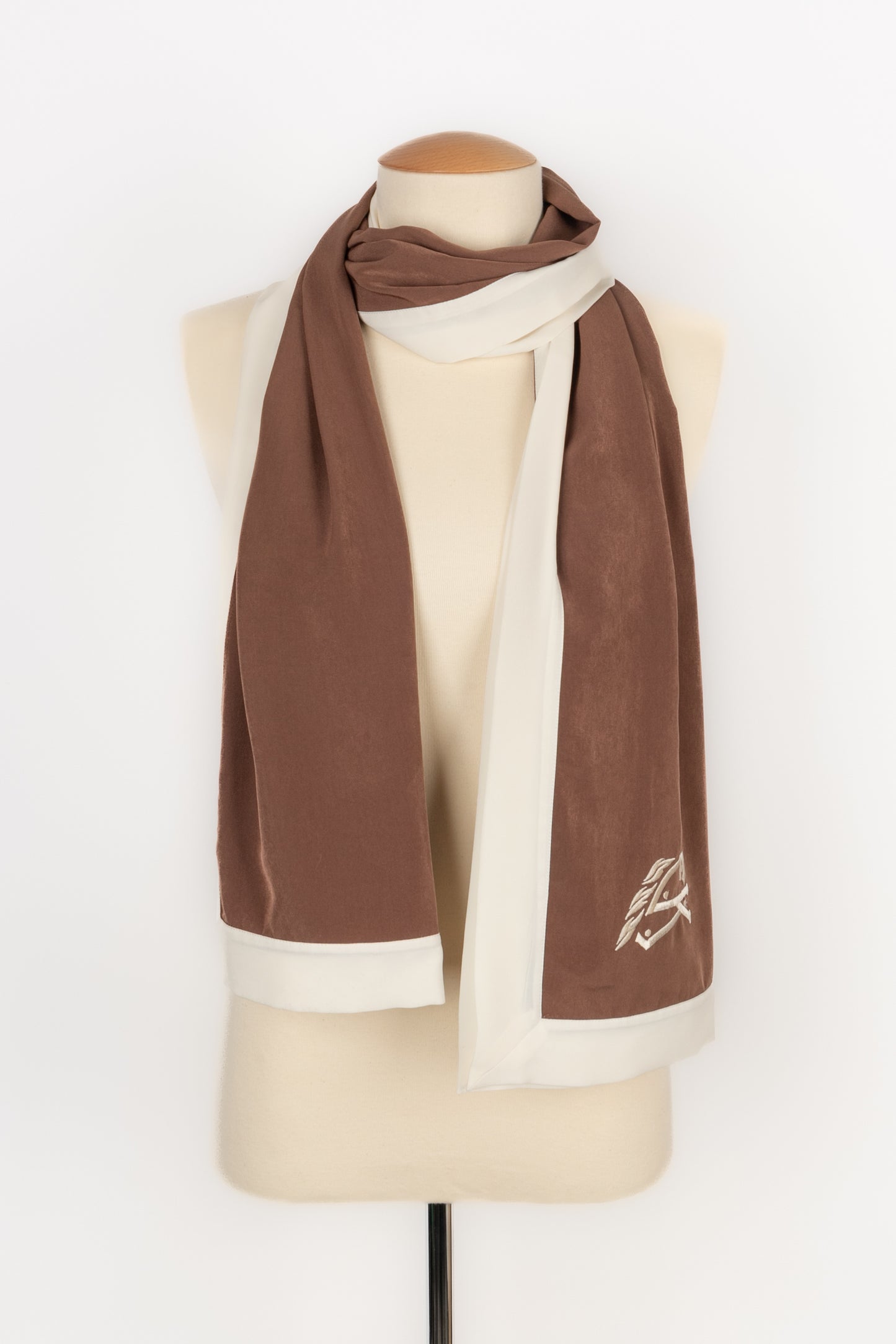 Echarpe en soie Emmanuelle Khanh