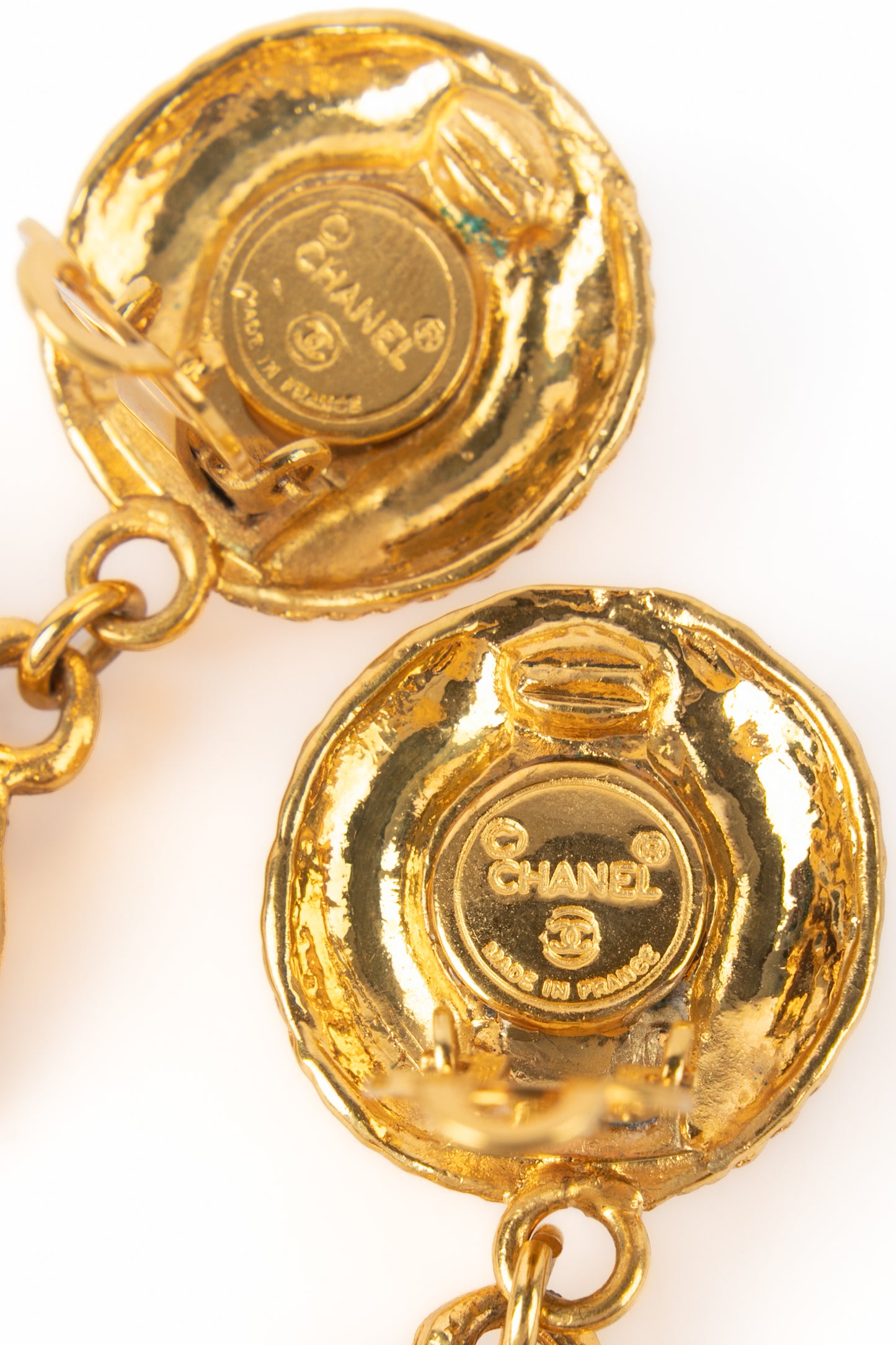 Boucles d'oreilles dorées Chanel