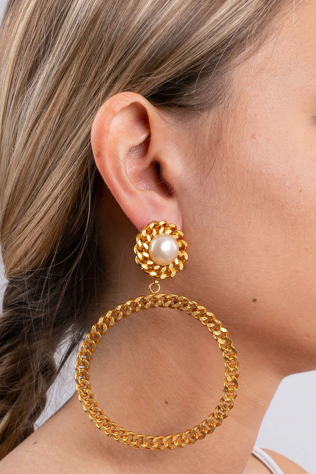 Boucles d'oreilles dorées Chanel
