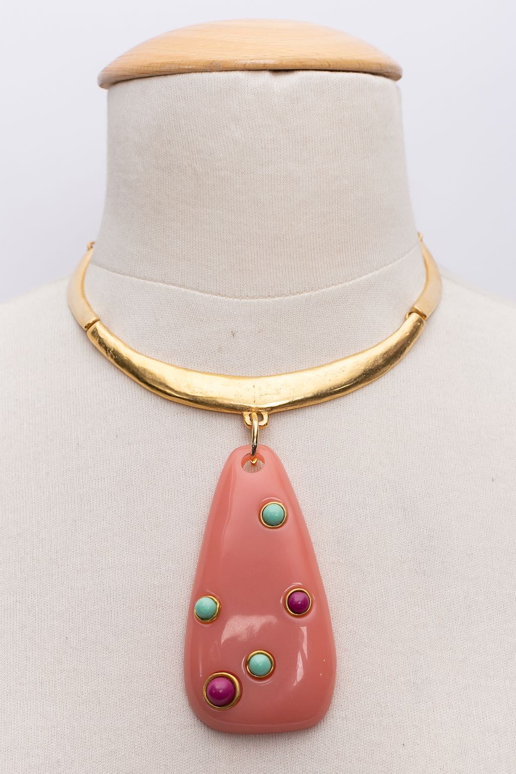 Collier rose Isaky