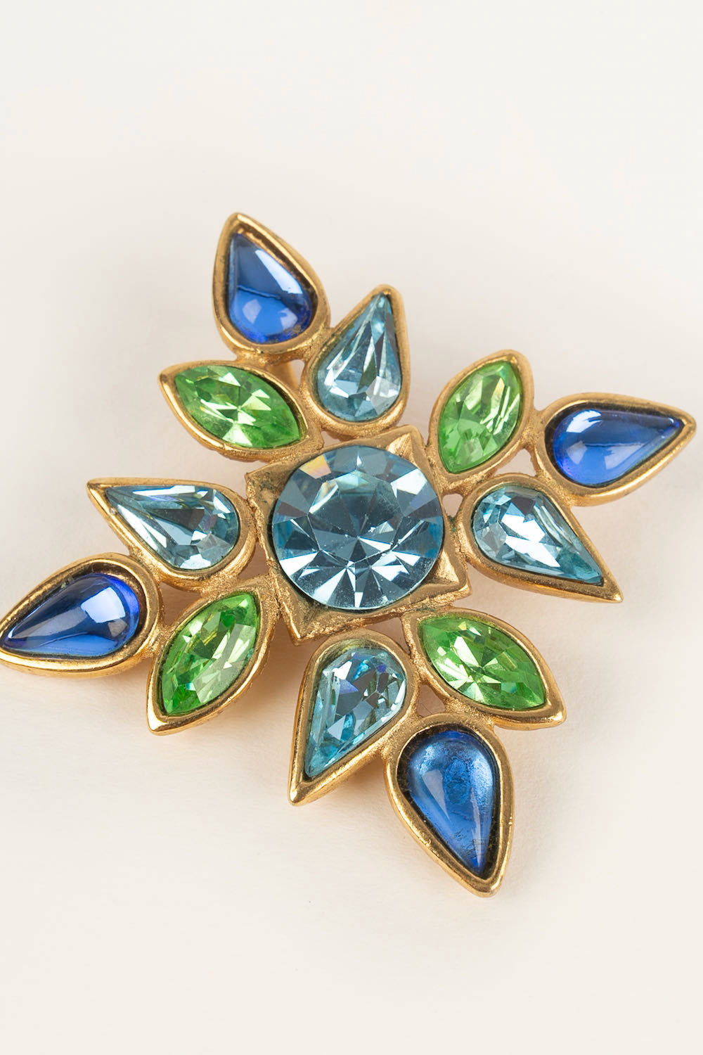 Yves Saint Laurent brooch - Main Image