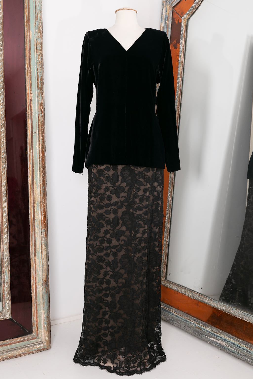 Yves Saint Laurent Haute Couture top and skirt set in velvet and lace – Les  Merveilles De Babellou