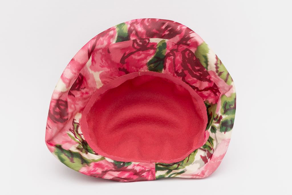 Hat in floral silk
