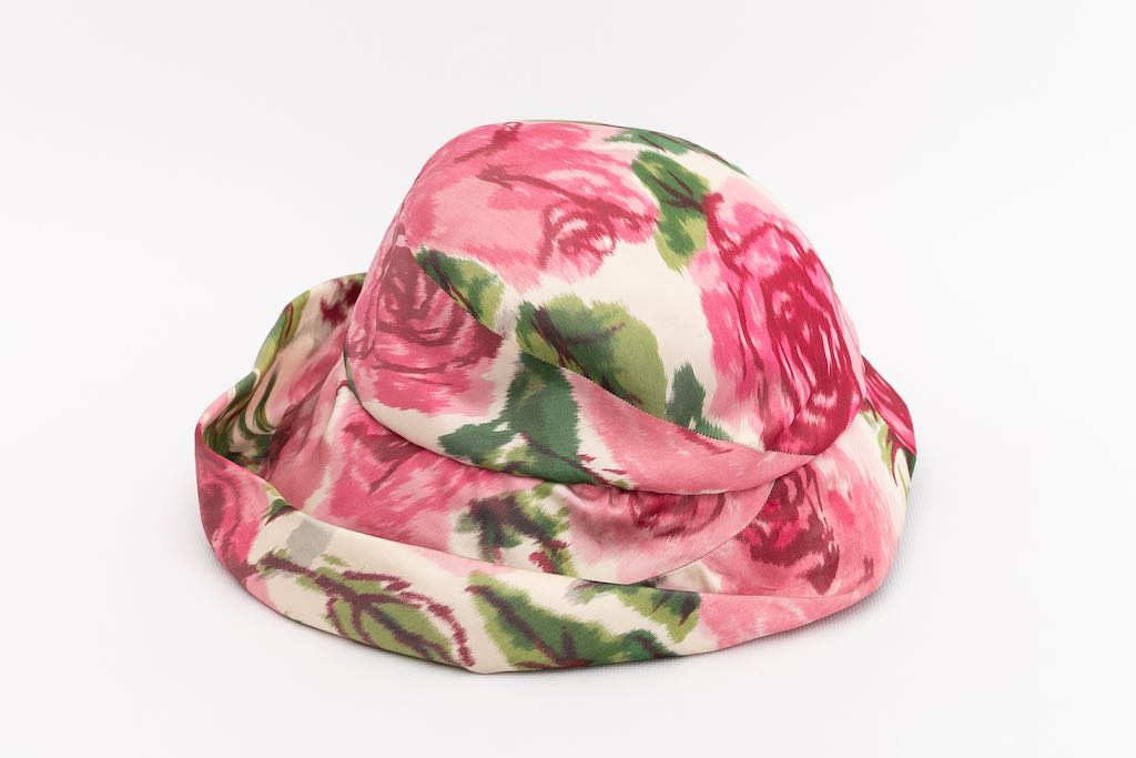 Hat in floral silk