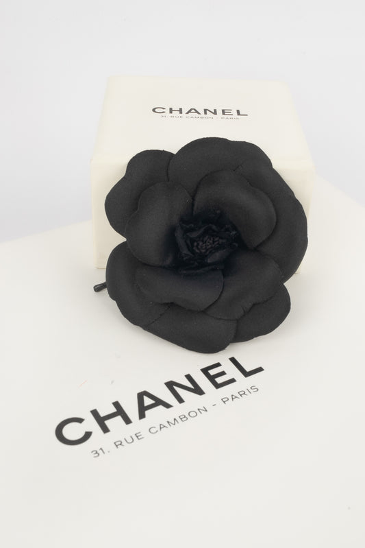 Broche camélia Chanel 
