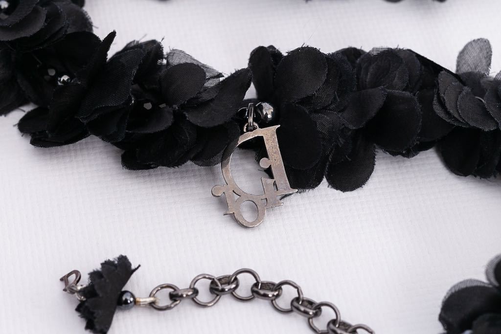 Collier de fleurs noires Dior