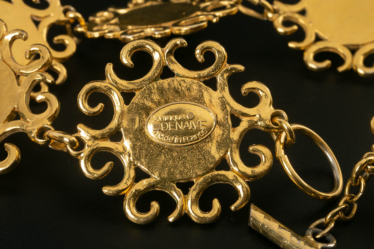 Collier court Denaive