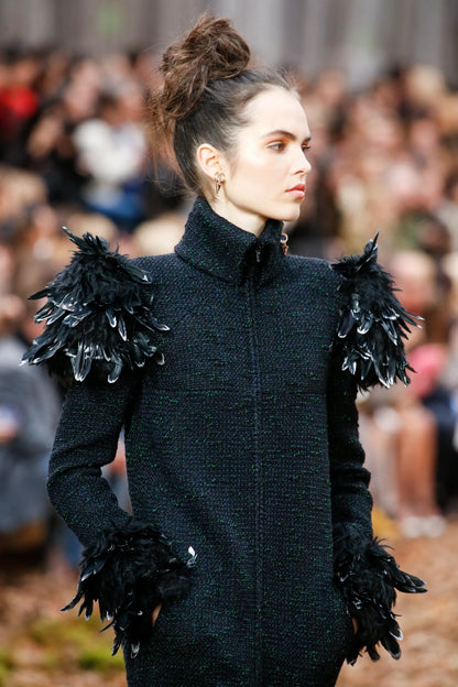 00010-chanel-fall-2018-ready-to-wear-detail-credit-indigitaltv-model-lily-stewart.webp
