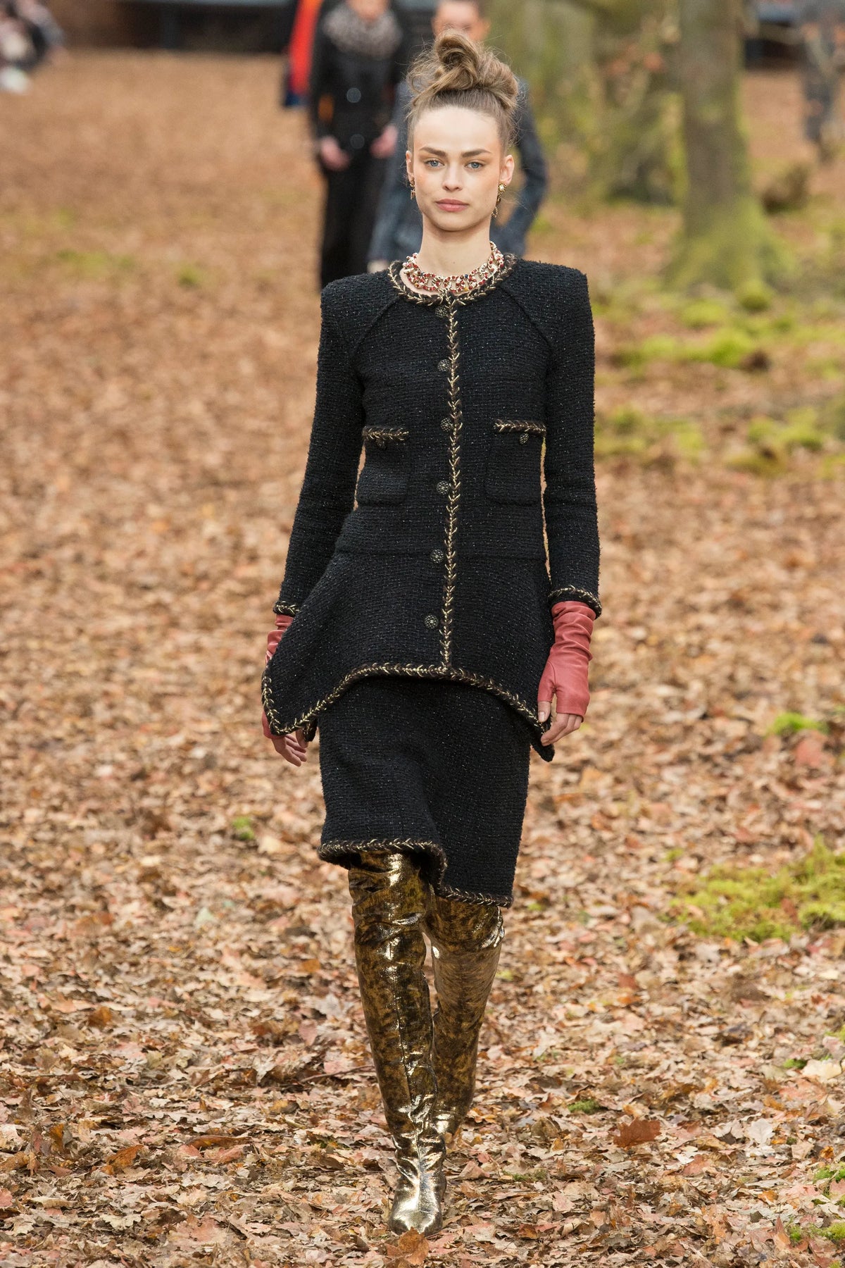00013-chanel-fall-2018-ready-to-wear-credit-indigitaltv-model-birgit-kos.webp