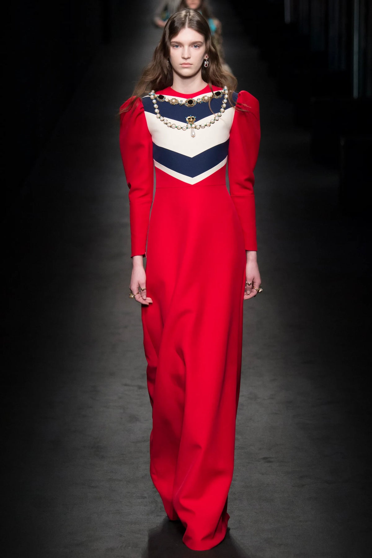 00019-gucci-fall-2016-ready-to-wear-credit-indigital.webp
