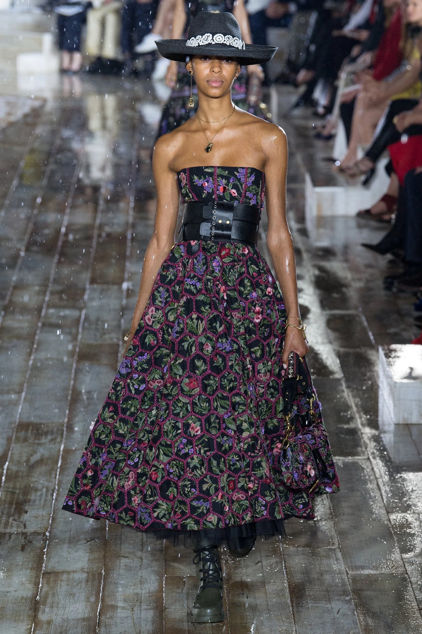 00052-christian-dior-resort-2019-credit-indigital-model-alyssa-traore.webp