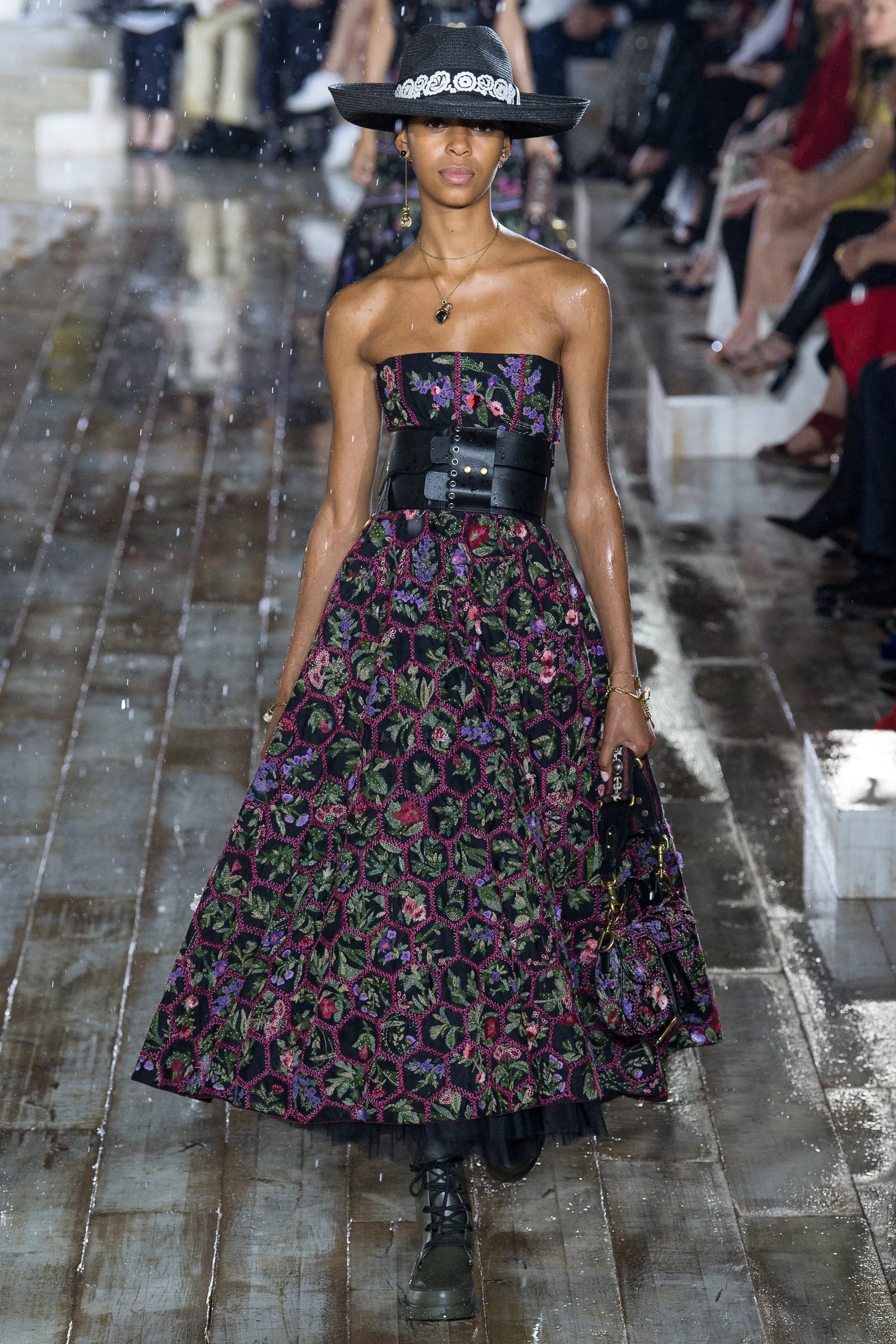 00052-christian-dior-resort-2019-credit-indigital-model-alyssa-traore.webp