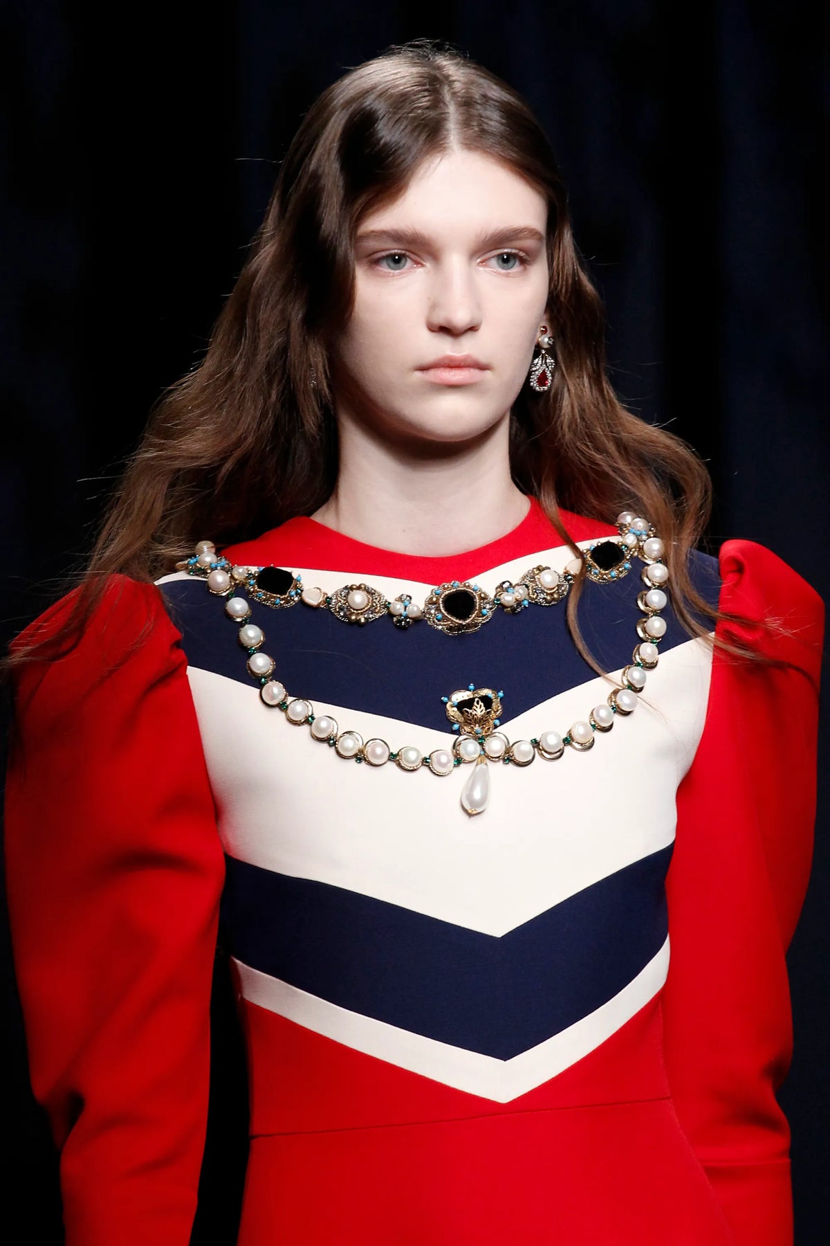 00052-gucci-fall-2016-ready-to-wear-details-credit-indigital.webp