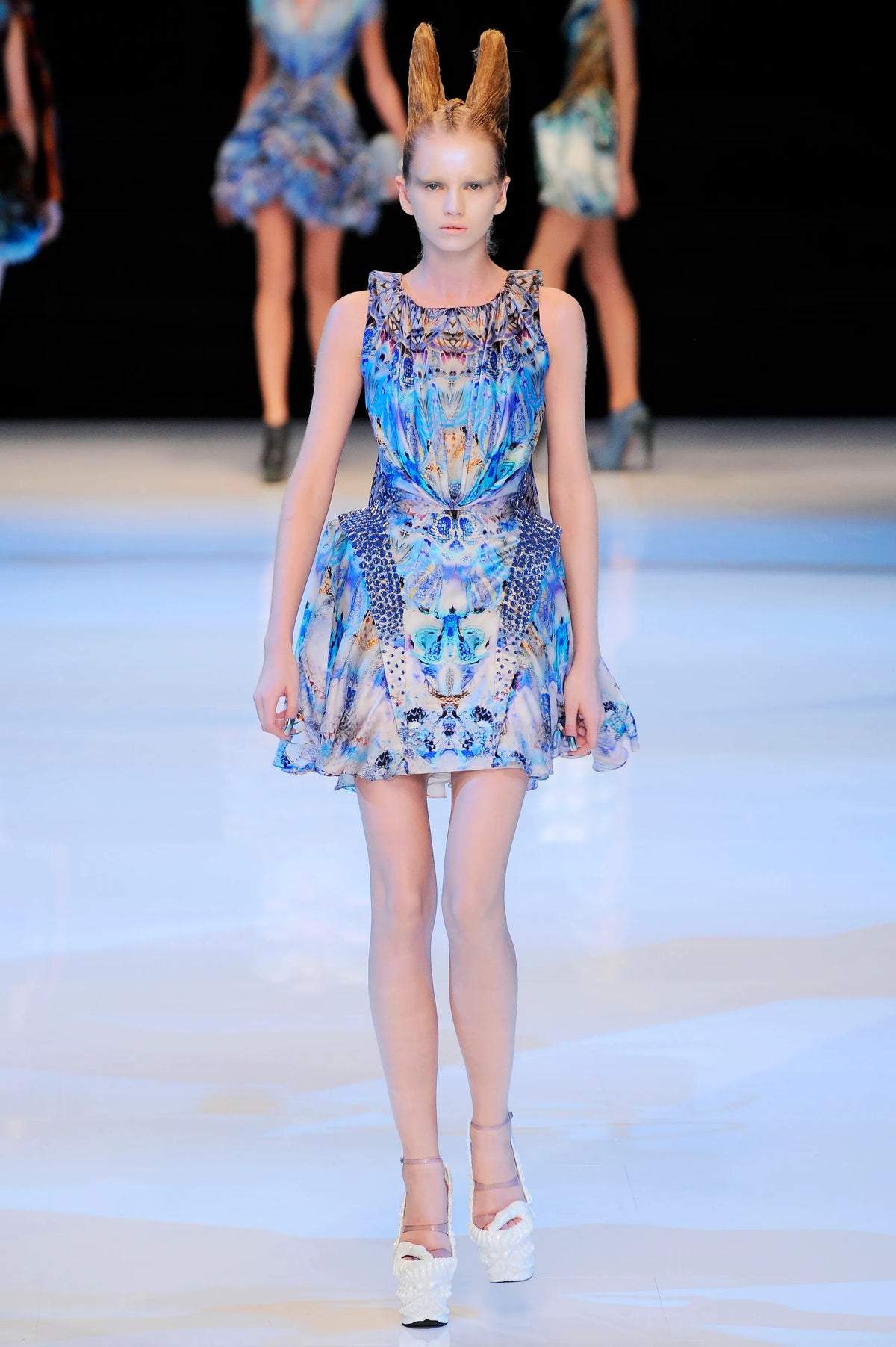 025-alexander-mcqueen-spring-2010-ready-to-wear-diana-farkhullina.webp