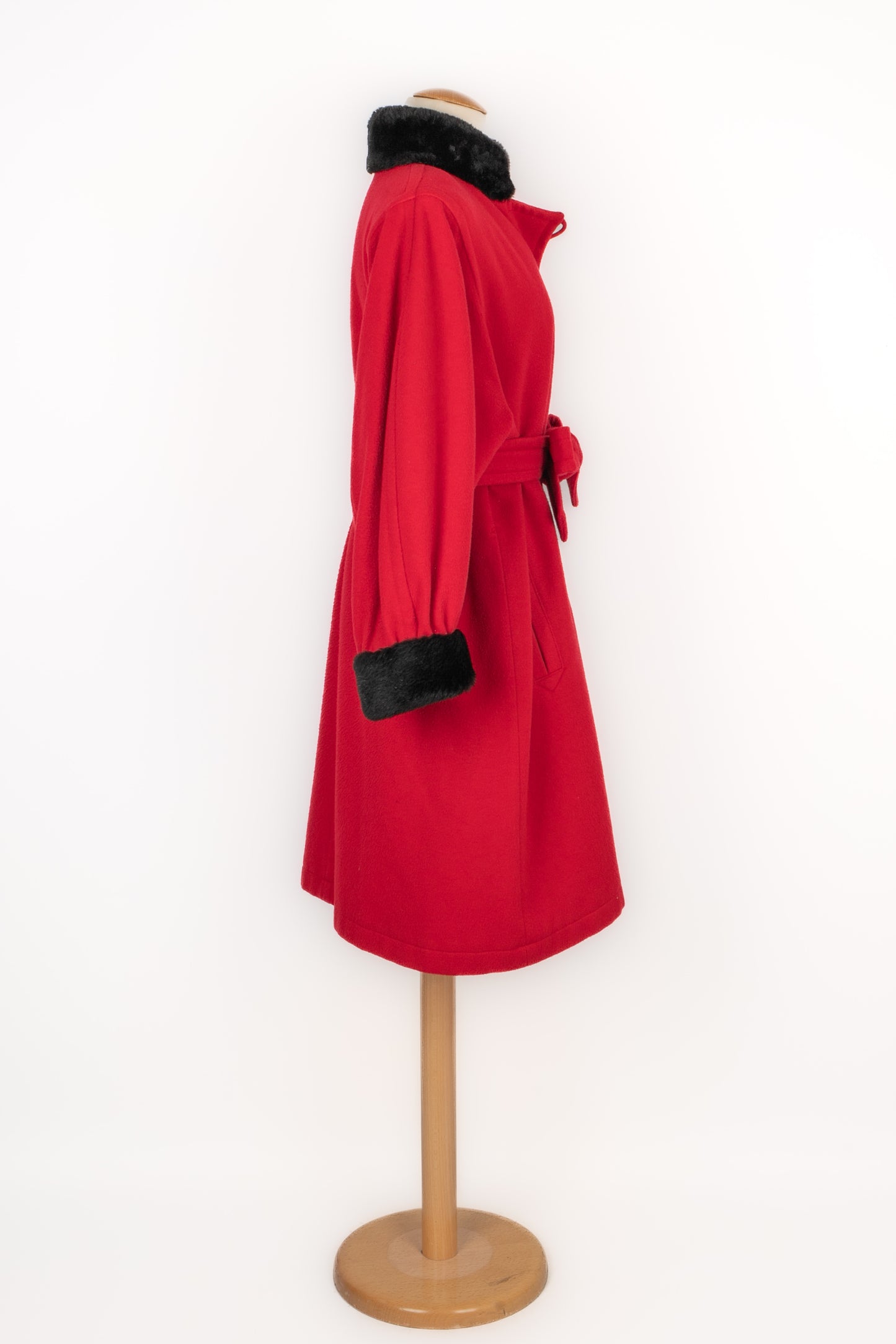 Manteau rouge Yves Saint Laurent