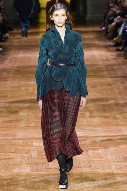 Manteau irisé Issey Miyake Automne Hiver 2017