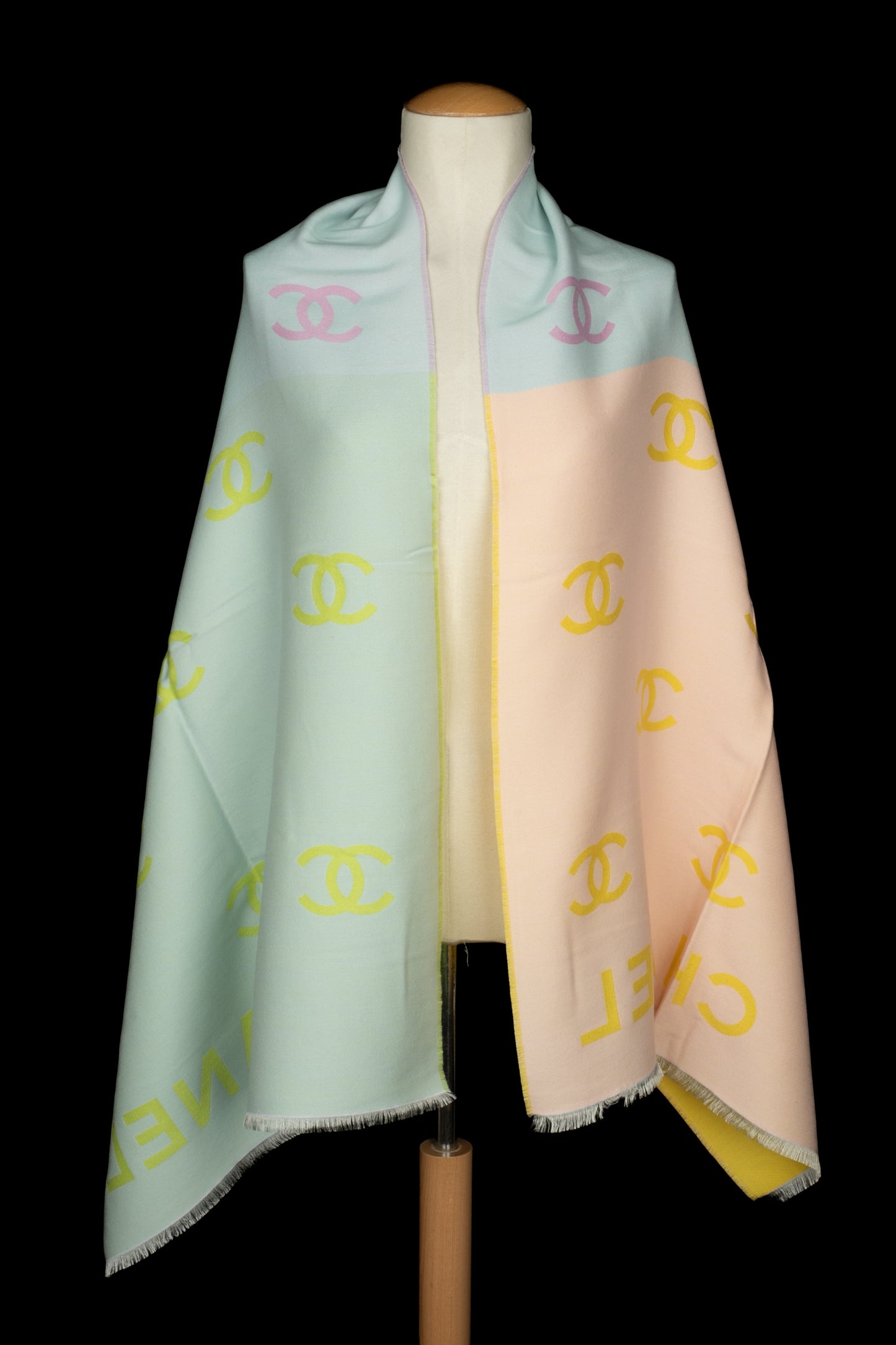 Écharpe tricolore Chanel