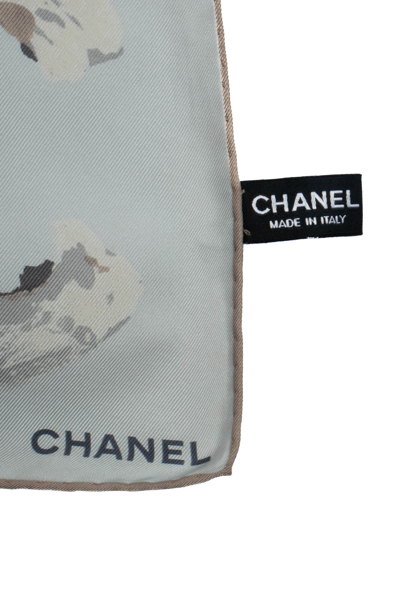 Foulard en soie bleu Chanel 