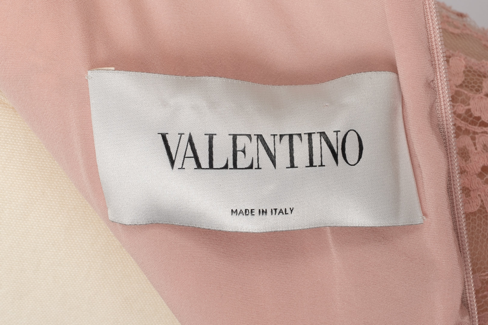 Robe rose en dentelle Valentino