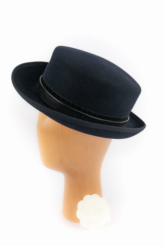 Chapeau noir Chanel