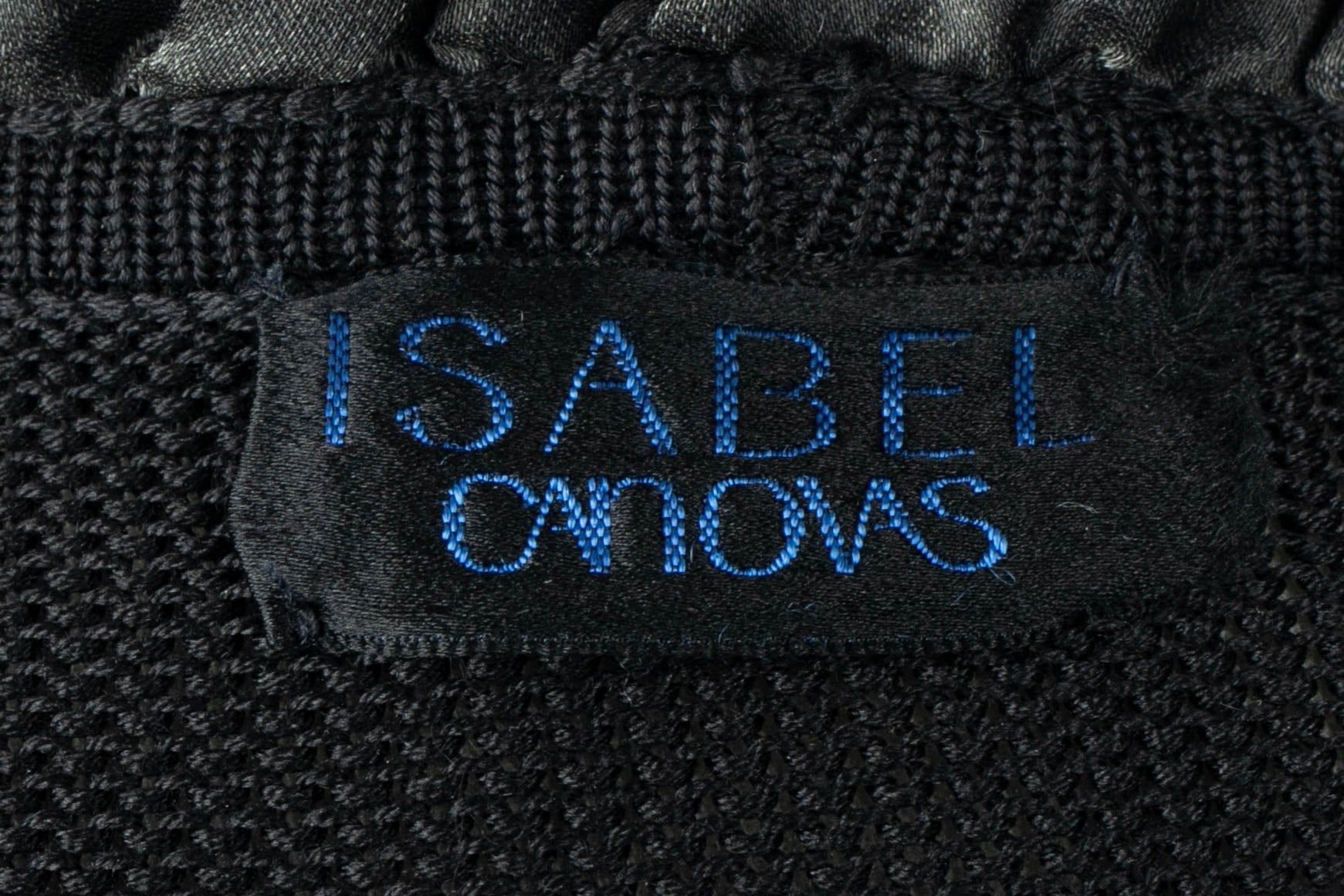 Cape en soie noire Isabel Canovas