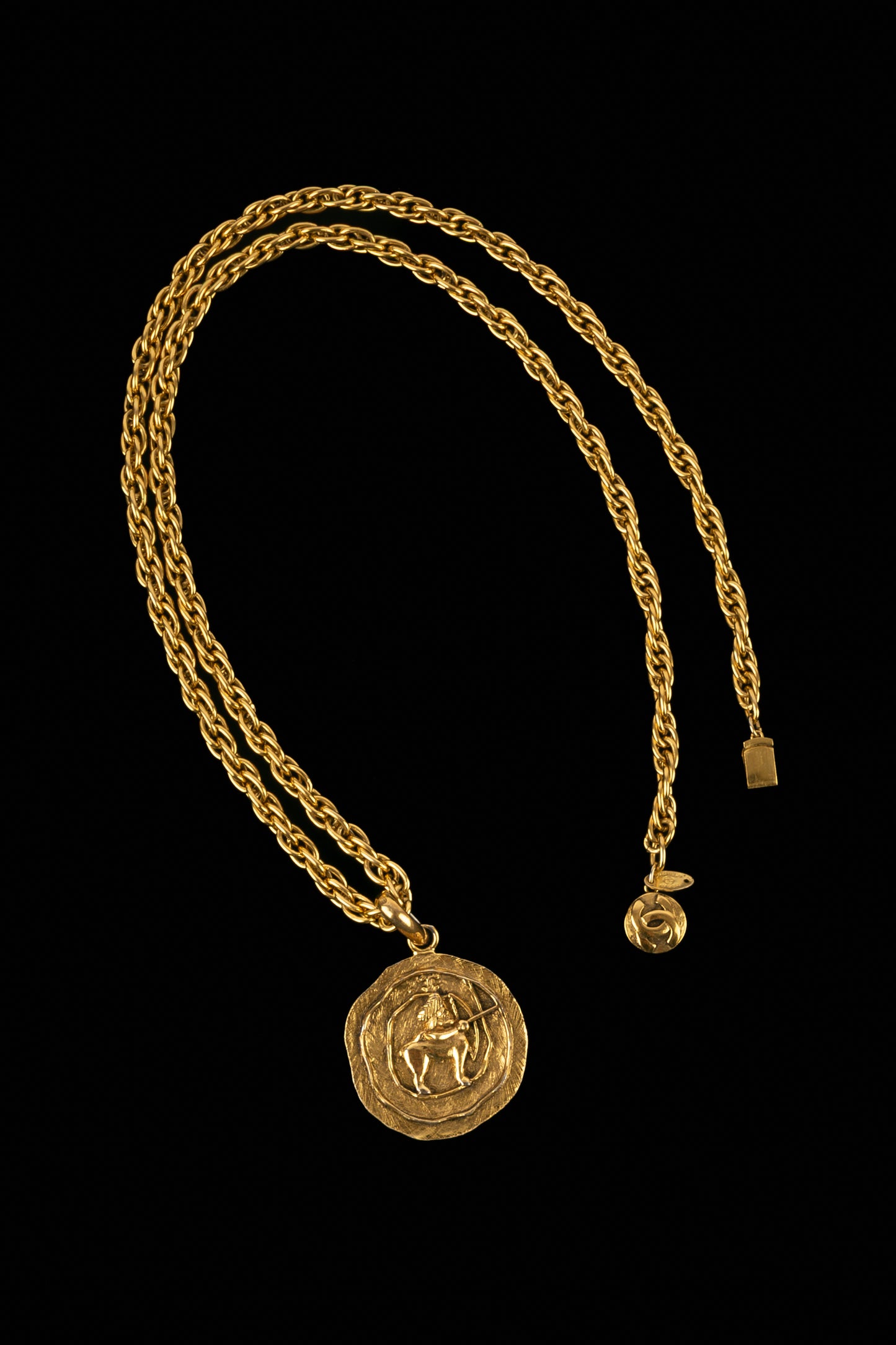 Collier médaillon Chanel
