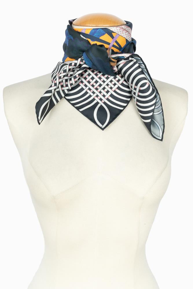 Foulard / Carré "Brandebourgs Fleuris" double face Hermès