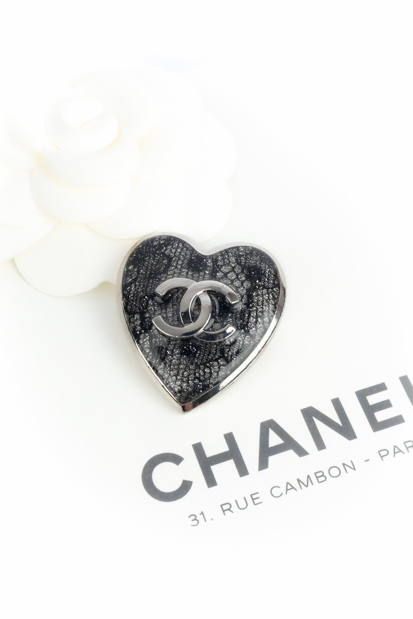 Broche "Coeur" Chanel 2024