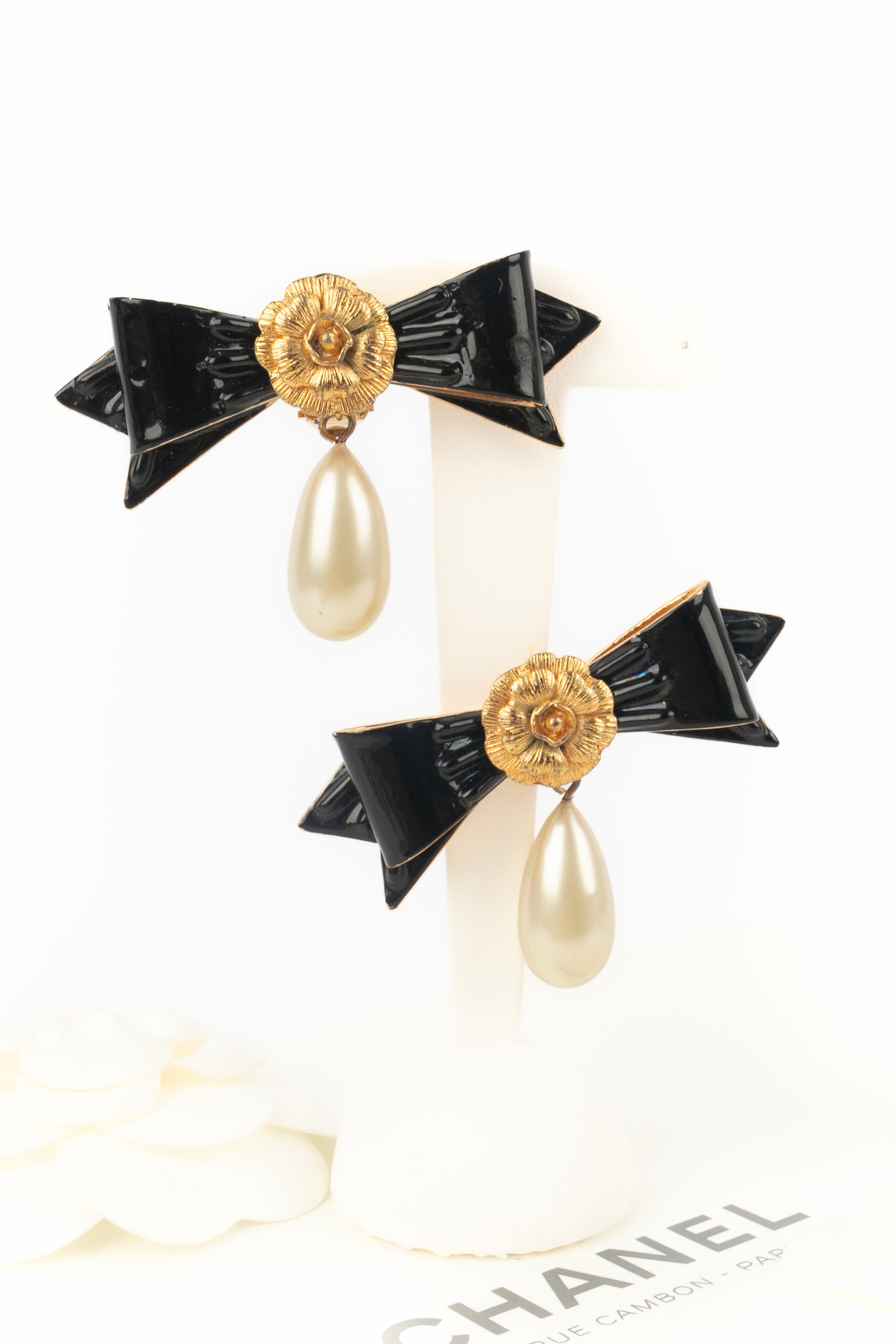 Boucles d'oreilles "Noeud" Chanel 1980's
