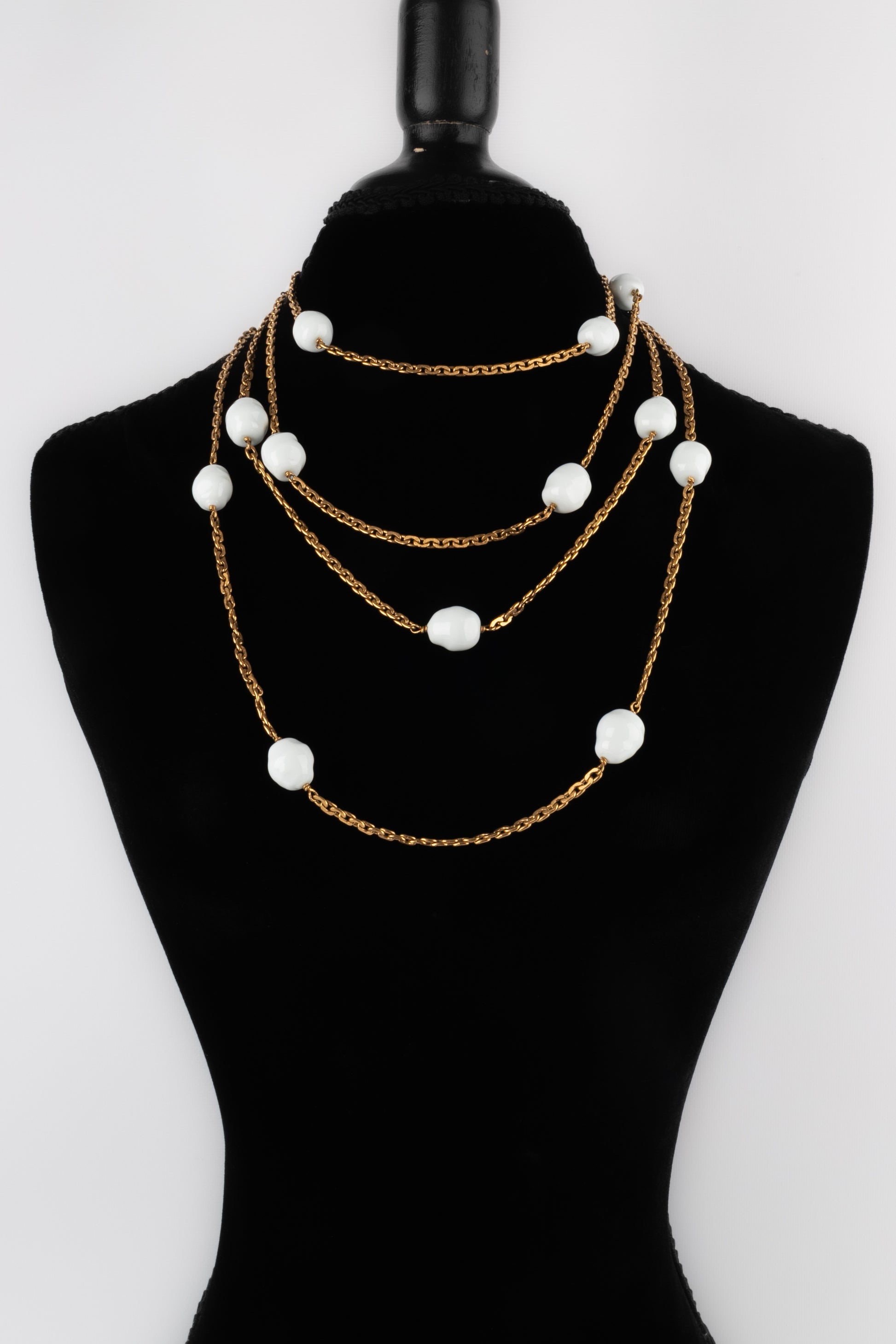 Collier / sautoir de perles Chanel