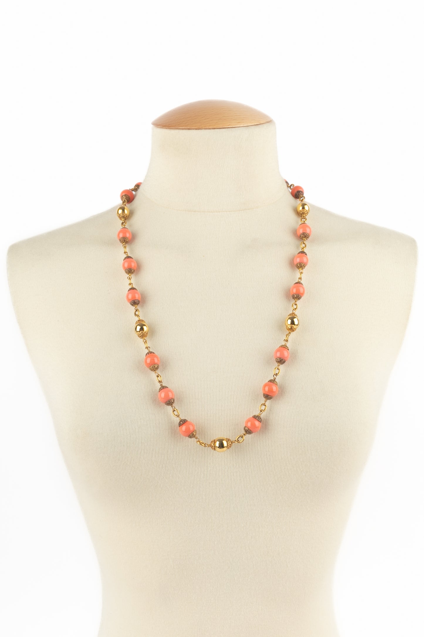 Collier de perles roses Chanel 