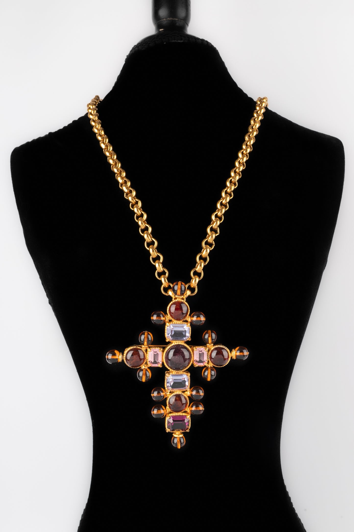 Fabuleux collier croix Chanel