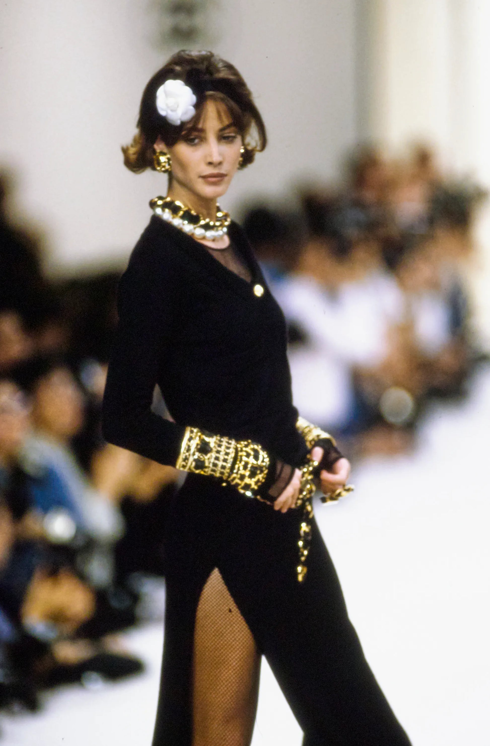 112-chanel-fall-1991-ready-to-wear-CN10053022-christy-turlington.webp