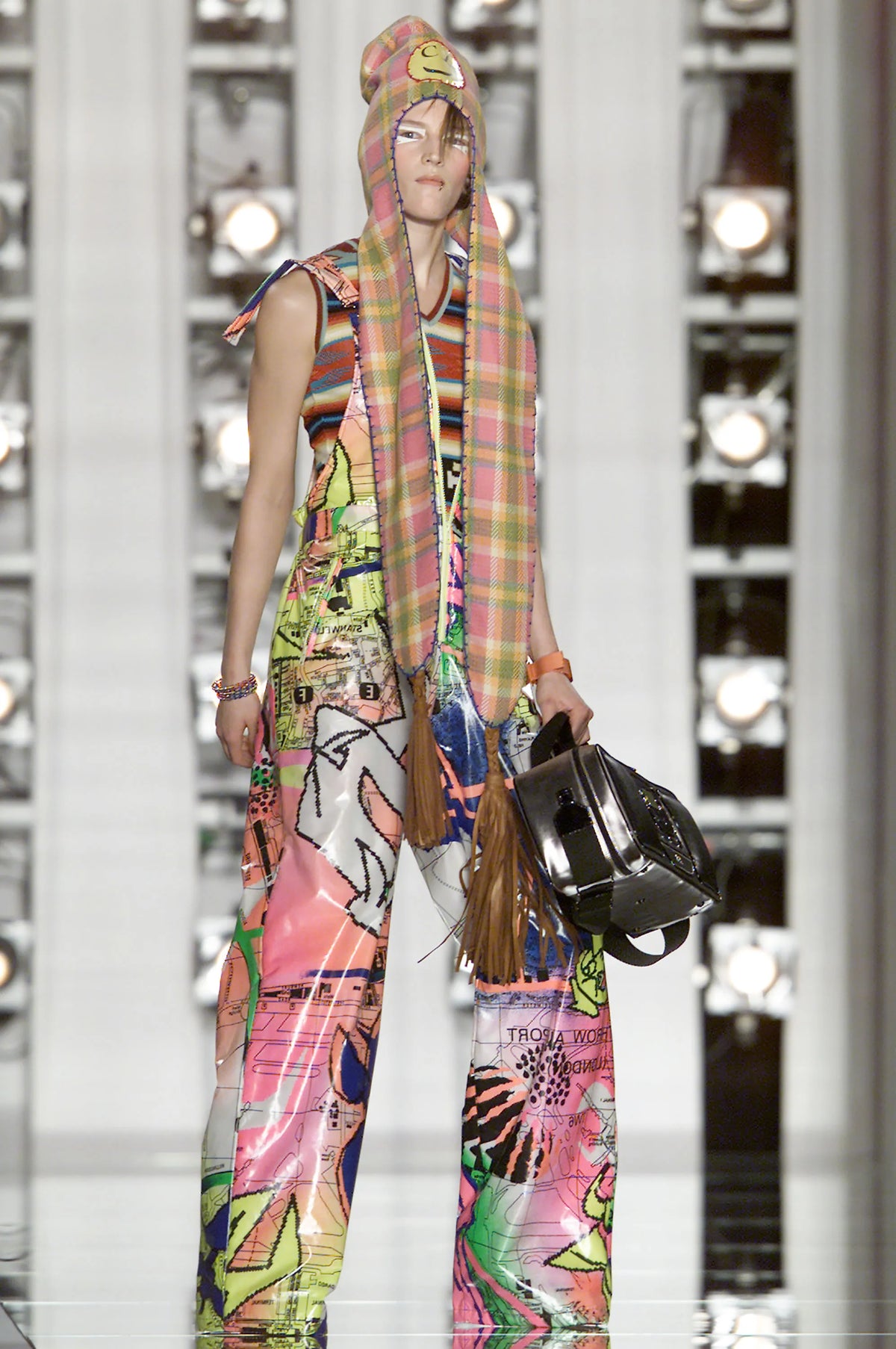 12-christian-dior-ready-to-wear-fall-2001.webp