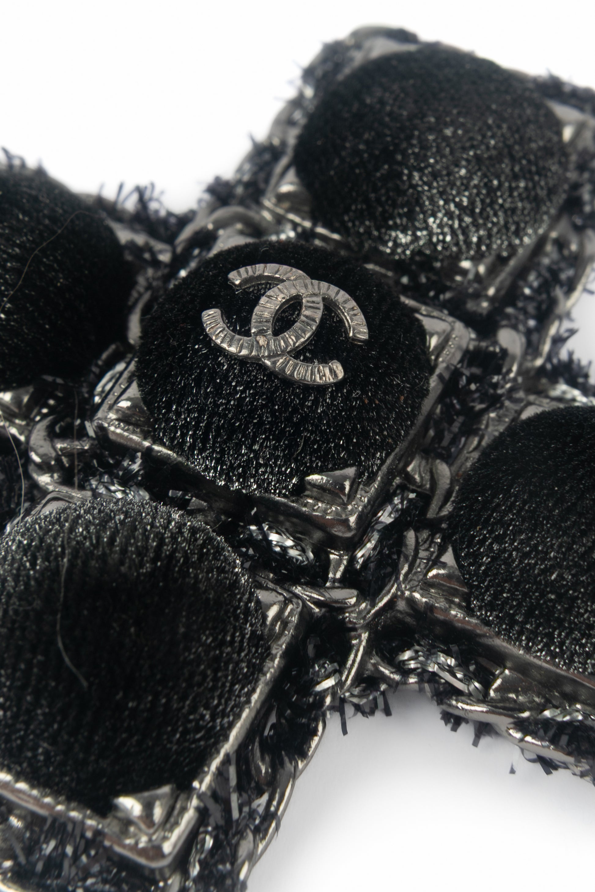 Broche croix Chanel 2013