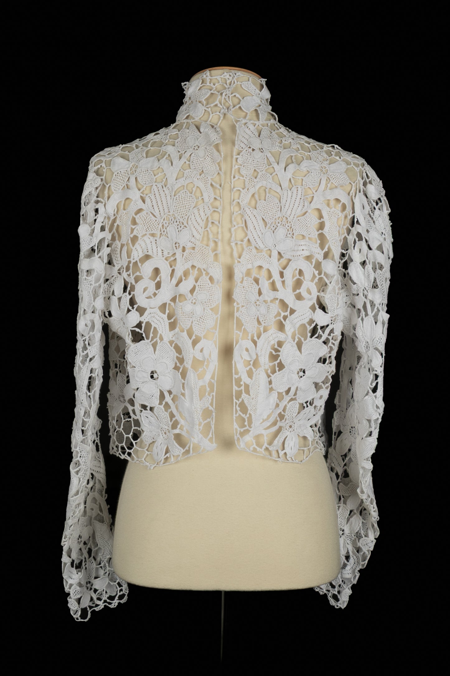 Haut ancien en dentelle
