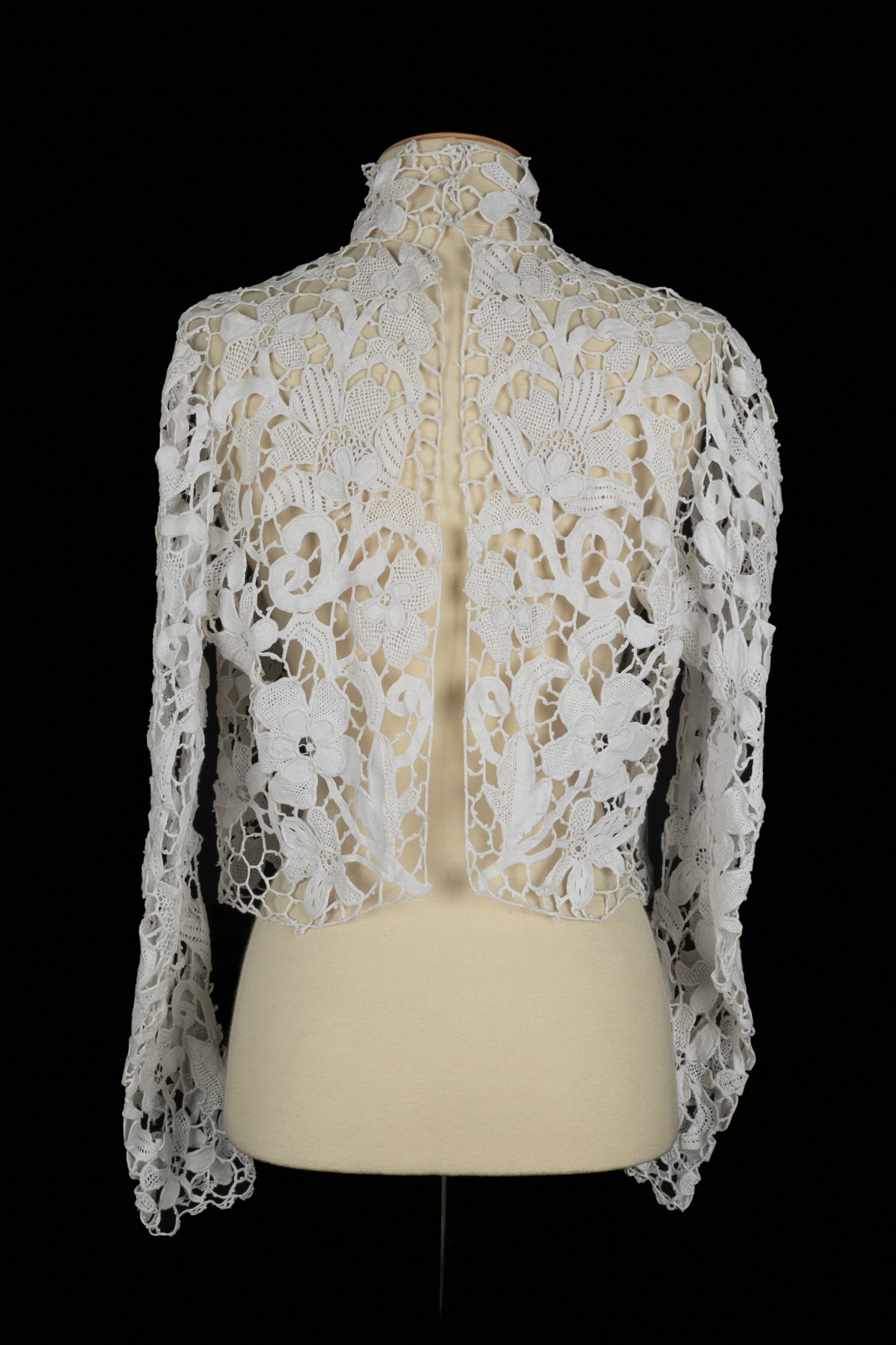 Haut ancien en dentelle