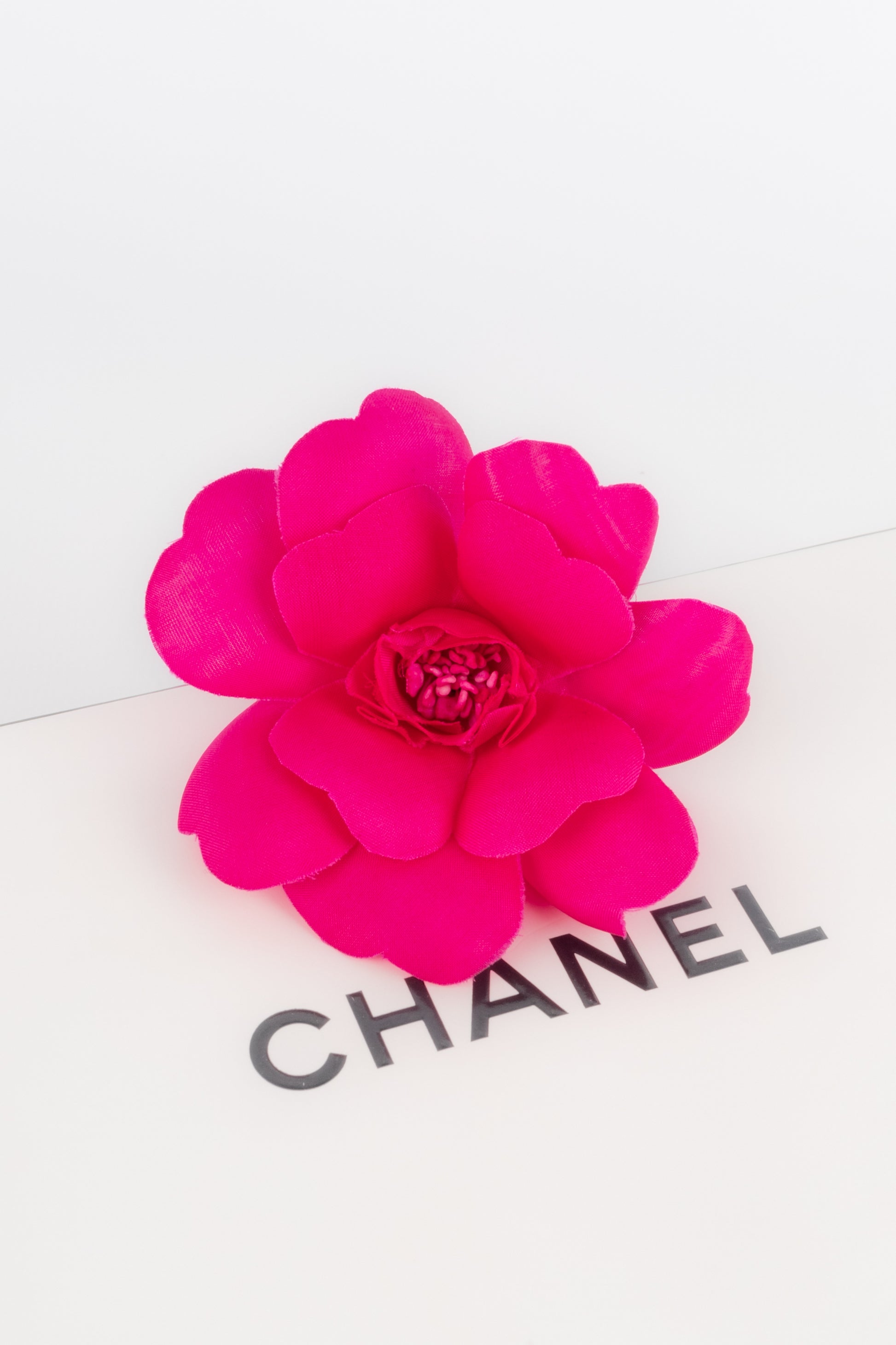 Broche camélia Chanel