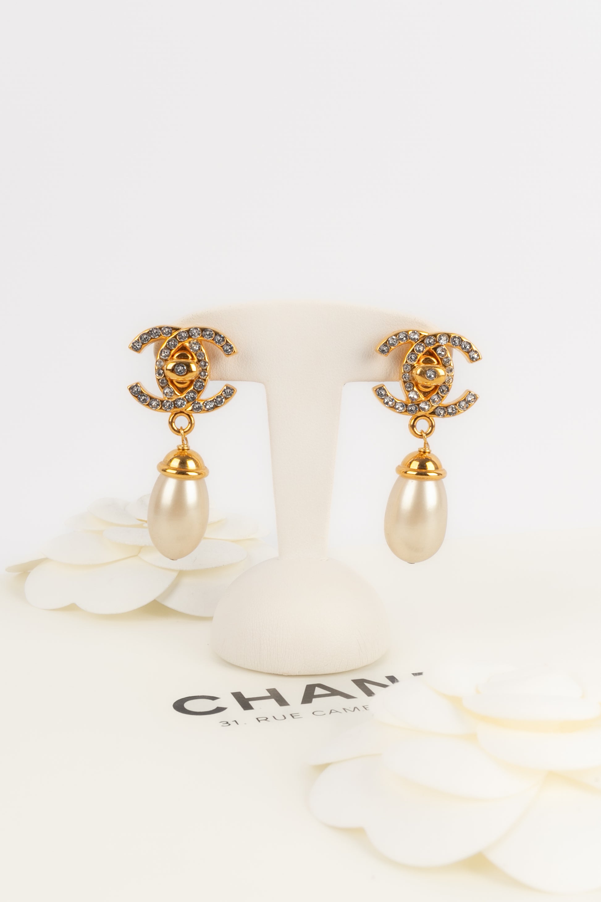 Boucles d'oreilles tourniquet Chanel