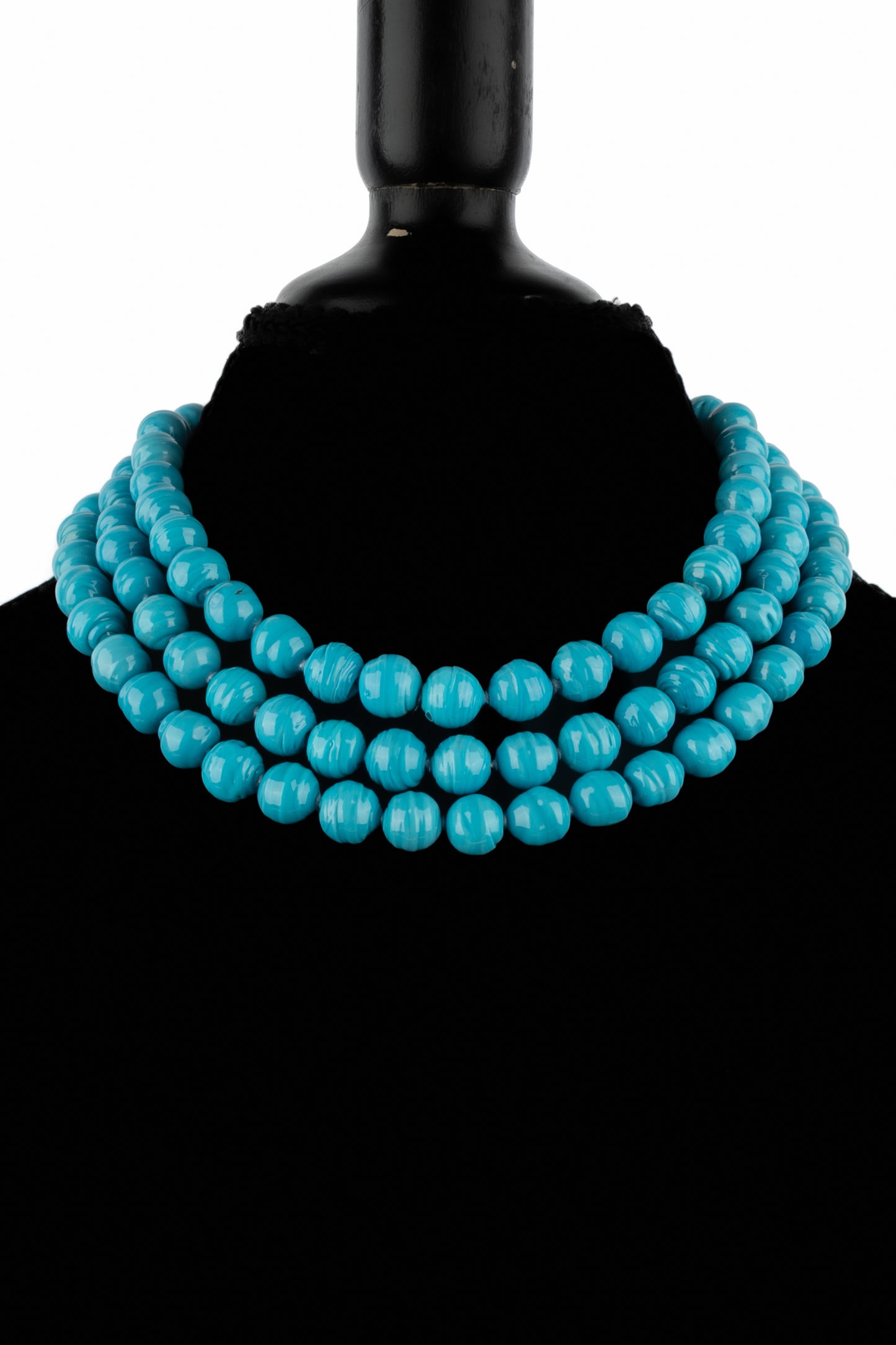 Collier de perles bleues Chanel